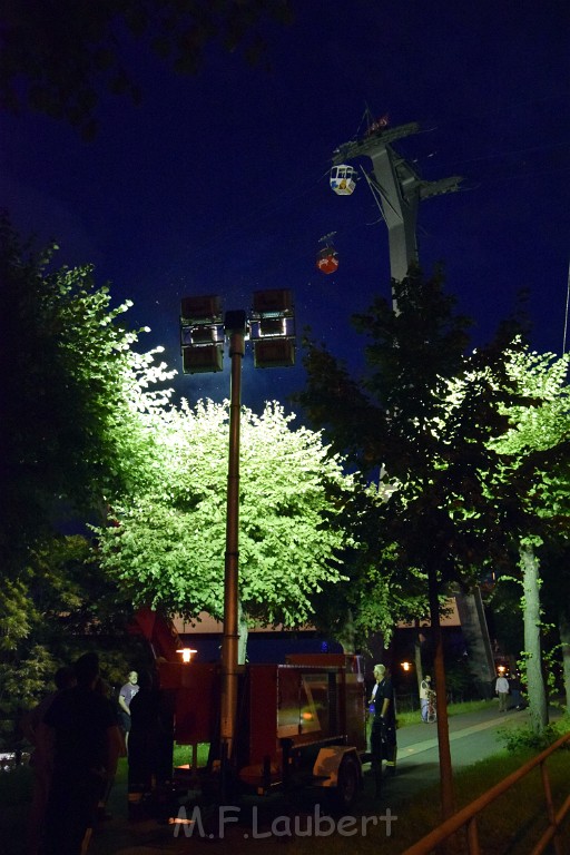 Koelner Seilbahn Gondel blieb haengen Koeln Linksrheinisch P849.JPG - Miklos Laubert